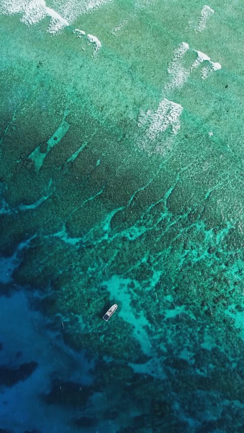 座間味島の海（空撮）